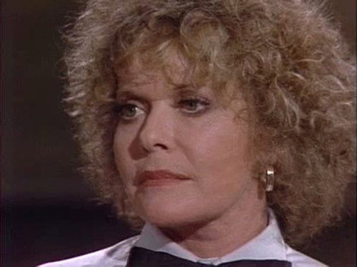 All in the Family Season 9 Episode 9 - Return of the Waitress