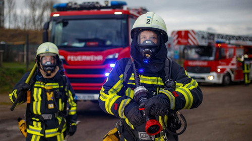 Feuer & Flamme Season 5 Episode 1 - Large-scale deployment and the way to the fire is blocked
