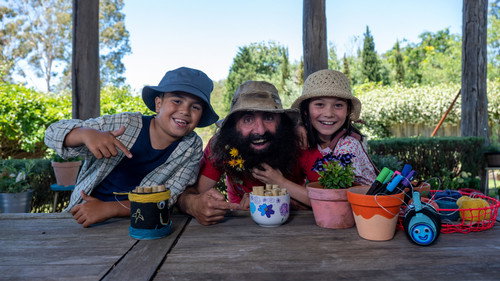 Gardening Australia Junior Season 1 Episode 5 - Building A Bee Hotel