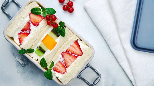 BENTO EXPO Season 5 Episode 20 - Fruit Sando Bento & Hanami Bento