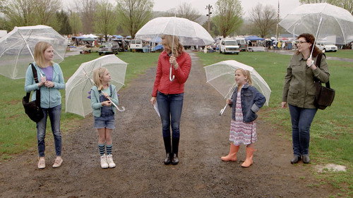 Flea Market Flip Season 13 Episode 1 - Mommy and Me at the Flea