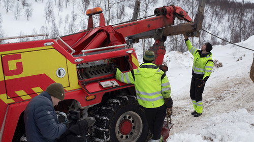 Ice Road Rescue Season 1 Episode 8 - The Night Shift