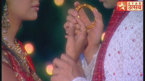 Dill Mill Gayye Season 3 Episode 20 - Armaan Gifts a Bangle to Riddhima