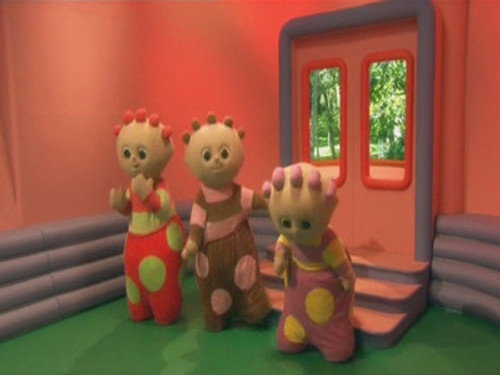In the Night Garden Season 1 Episode 2 - The Tombliboos' Waving Game