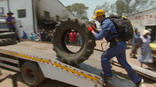The Amazing Race Season 30 Episode 8 - All's Fair in Love and War (2)