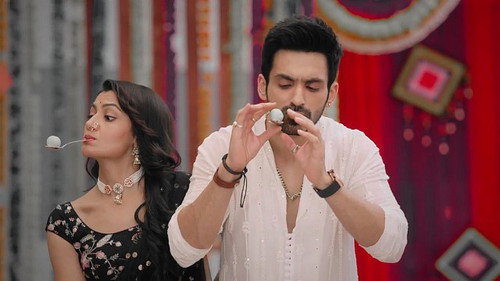 Virat celebrates Makar Sankranti with Amu still