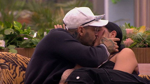Besos van, besos vienen still