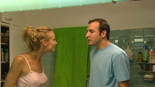 Dans la salle de bain (6) still