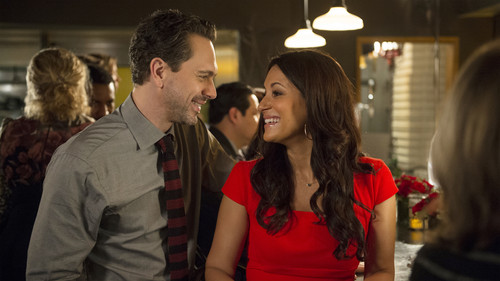 Life in Pieces Season 1 Episode 16 - Tattoo Valentine Guitar Pregnant