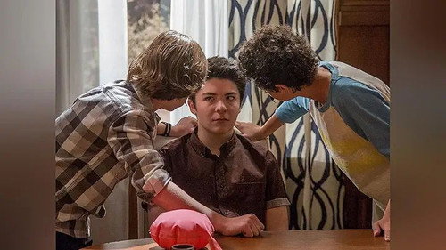 Gortimer Gibbon's Life on Normal Street Season 2 Episode 3 - Gortimer vs. The Terrible Touch-Up