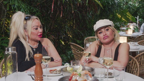 Darcey & Stacey Season 4 Episode 1 - Single Life & Sibiling Strife