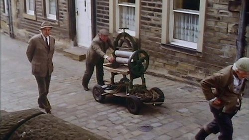 Last of the Summer Wine Season 11 Episode 7 - Three Men And A Mangle