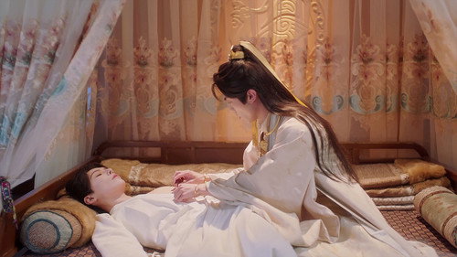 Meet You at the Blossom Season 1 Episode 3 - Xiao Bao Dresses Wounds for Huai En