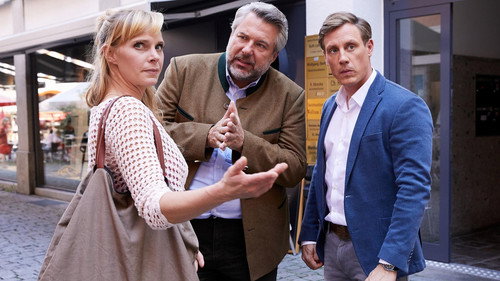 Die Rosenheim-Cops Season 19 Episode 1 - Cuddled to death