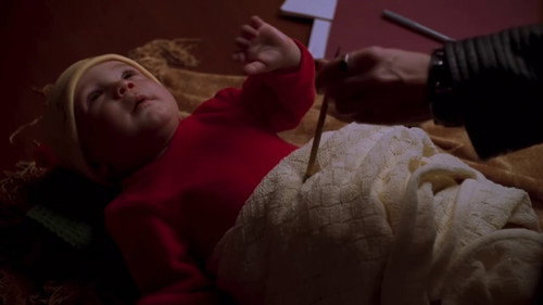 Birds of Prey Season 1 Episode 4 - Three Birds and a Baby