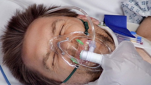 24 Hours in A&E Season 12 Episode 17 - Sweethearts