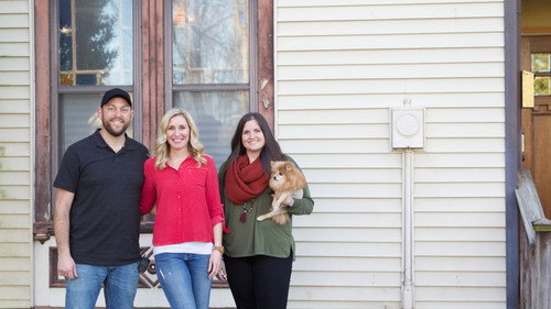 Fixer to Fabulous Season 1 Episode 5 - A Drab Victorian Gets a Fab Facelift
