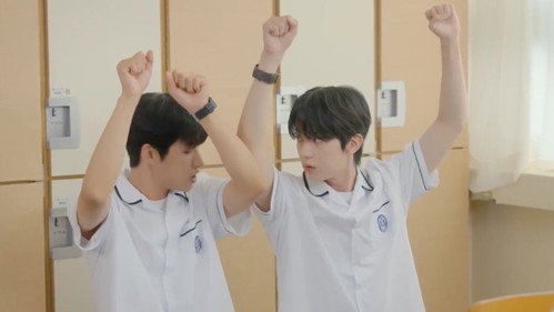 A Shoulder to Cry On Season 1 Episode 6 - A Shoulder to Cry On