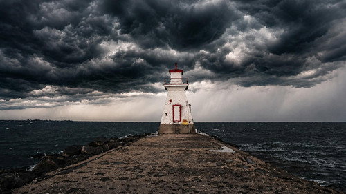 In the Eye of the Storm Season 4 Episode 10 - Great Lakes Monster