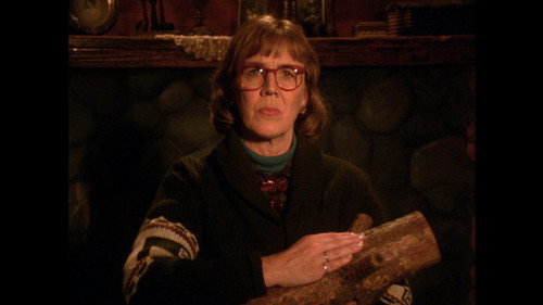 Log Lady Introduction - S01E06 still