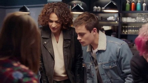 Episode 419 still