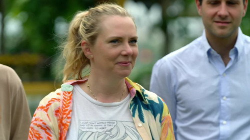 Het Perfecte Plaatje Op Reis Season 5 Episode 5 - Hoi An: Cham dancer active pose and Vietnamese crafts