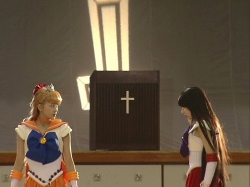 Pretty Guardian Sailor Moon Season 1 Episode 17 - Minako Transforms Before Rei!