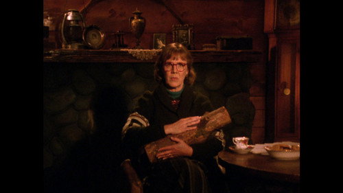 Log Lady Introduction - S01E03 still