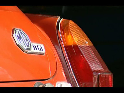 Wheeler Dealers Season 2 Episode 9 - MG MGB GT (Part 1)