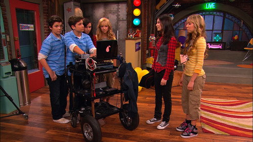 iCarly Season 2 Episode 14 - iLook Alike