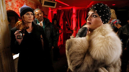 The Mysteries of Laura Season 1 Episode 14 - The Mystery of the Popped Pugilist