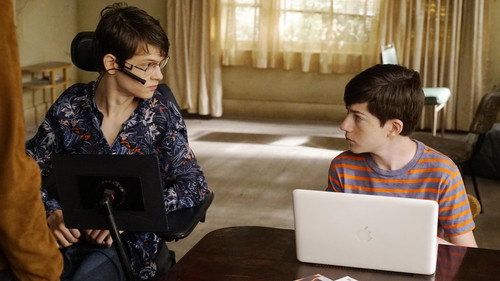 Speechless Season 1 Episode 2 - N-E-NEW A-I-AIDE