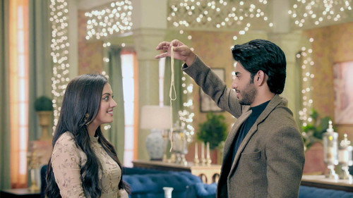 Aman Surprises Roshni still