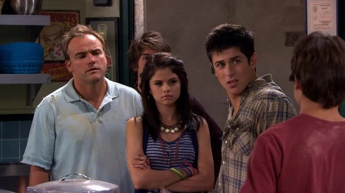 Wizards of Waverly Place Season 4 Episode 1 - Alex Tells the World