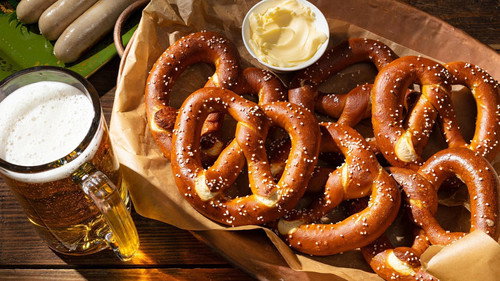 America's Test Kitchen Season 25 Episode 16 - Dinner at the Bier Garten