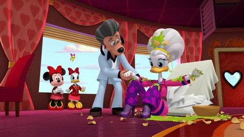 Mickey and the Roadster Racers Season 1 Episode 24 - The Happiest Helpers Cruise!