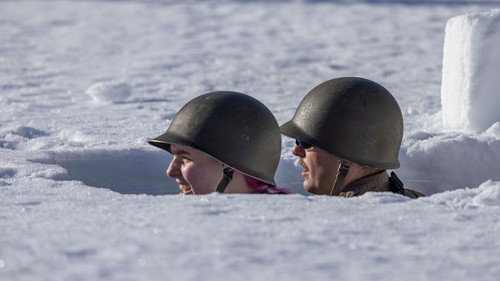 Kompani Lauritzen: Tropp Season 3 Episode 9 - Out in the field
