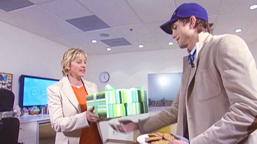 The Ellen DeGeneres Show Season 2 Episode 132 - Ashton Kutcher, Julie Bowen