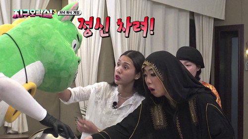 Earth Arcade Season 3 Episode 4 - Going out to Downtown Abu Dhabi to Find Torong
