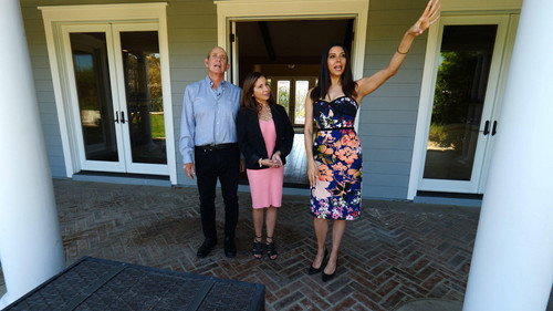 Million Dollar House Hunters Season 1 Episode 9 - Heading to the Beach