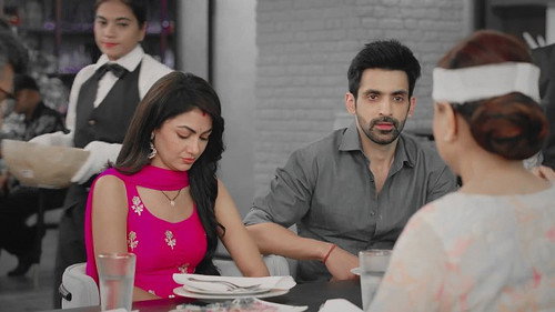 Amruta tries to help a girl still
