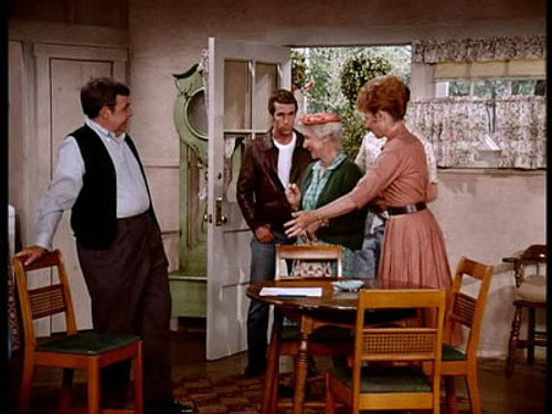 Happy Days Season 3 Episode 1 - Fonzie Moves In
