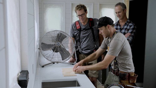 Tiny House Nation Season 5 Episode 2 - Going Tiny To Make Things Right