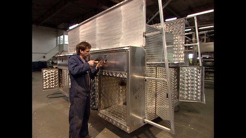 How It's Made Season 3 Episode 10 - Wind Generators, PVC Gloves, Thermo-formed Glass, Fire Trucks