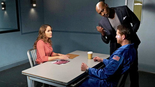 Rosewood Season 2 Episode 17 - Radiation & Rough Landings