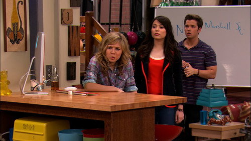 iCarly Season 6 Episode 12 - iBust a Thief