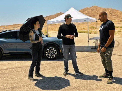 Motor Mythbusters Season 1 Episode 14 - Range Against the EV