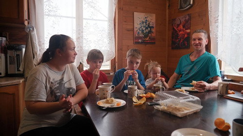 ARTE Reportage Season 28 Episode 14 - Russia: Putin wants children / Syria: The stolen children
