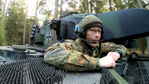 Einsatzbereit - Ausbildung bei der Bundeswehr Season 1 Episode 1 - Tank drivers off-road