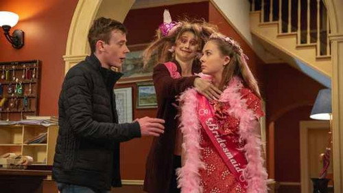 Drop Dead Weird Season 2 Episode 10 - Love is in the Air
